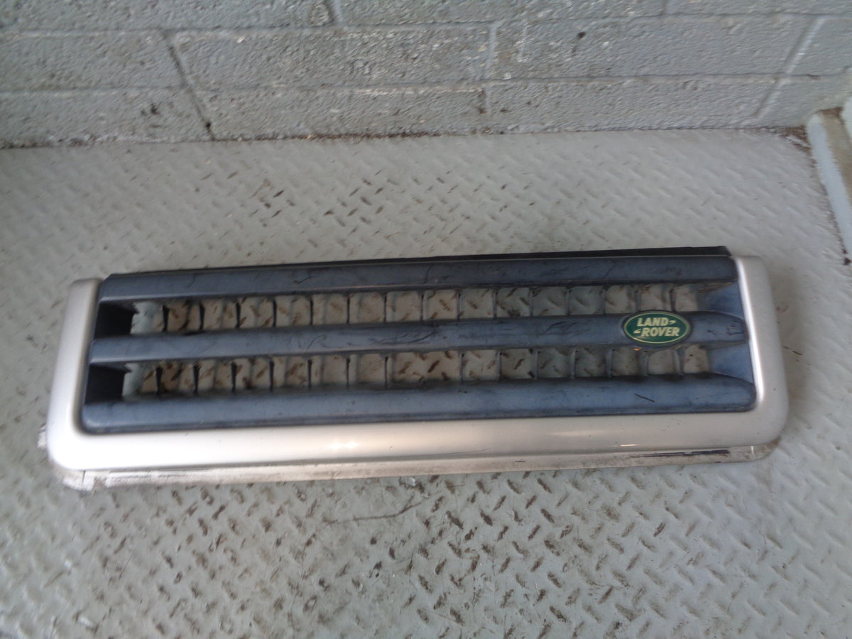 Discovery 2 Front Grille Pre-Facelift Land Rover Blenheim Silver R11045