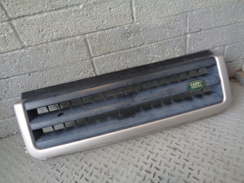 Discovery 2 Front Grille Pre-Facelift Land Rover Blenheim Silver R11045