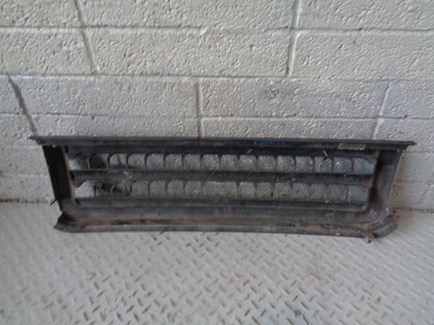Discovery 2 Front Grille Pre-Facelift Land Rover Blenheim Silver R11045