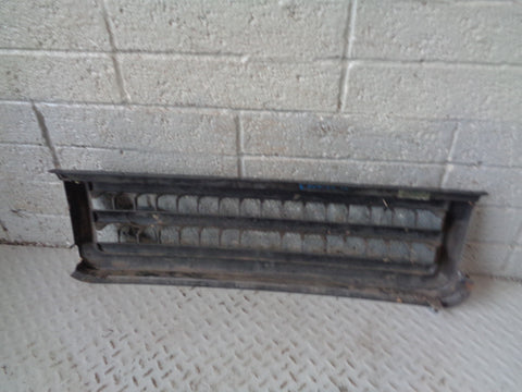 Discovery 2 Front Grille Pre-Facelift Land Rover Blenheim Silver R11045