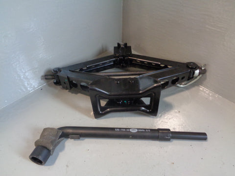 Range Rover Evoque Scissor Jack and Handle with Wheel Brace L538 2011 to 2018