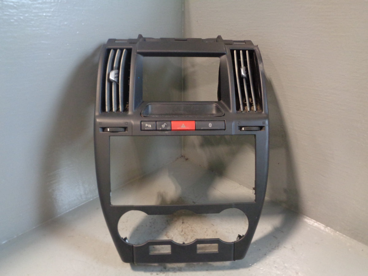 Freelander 2 Centre Dashboard Vents Panel Black Land Rover 2006 to 2011 R25035