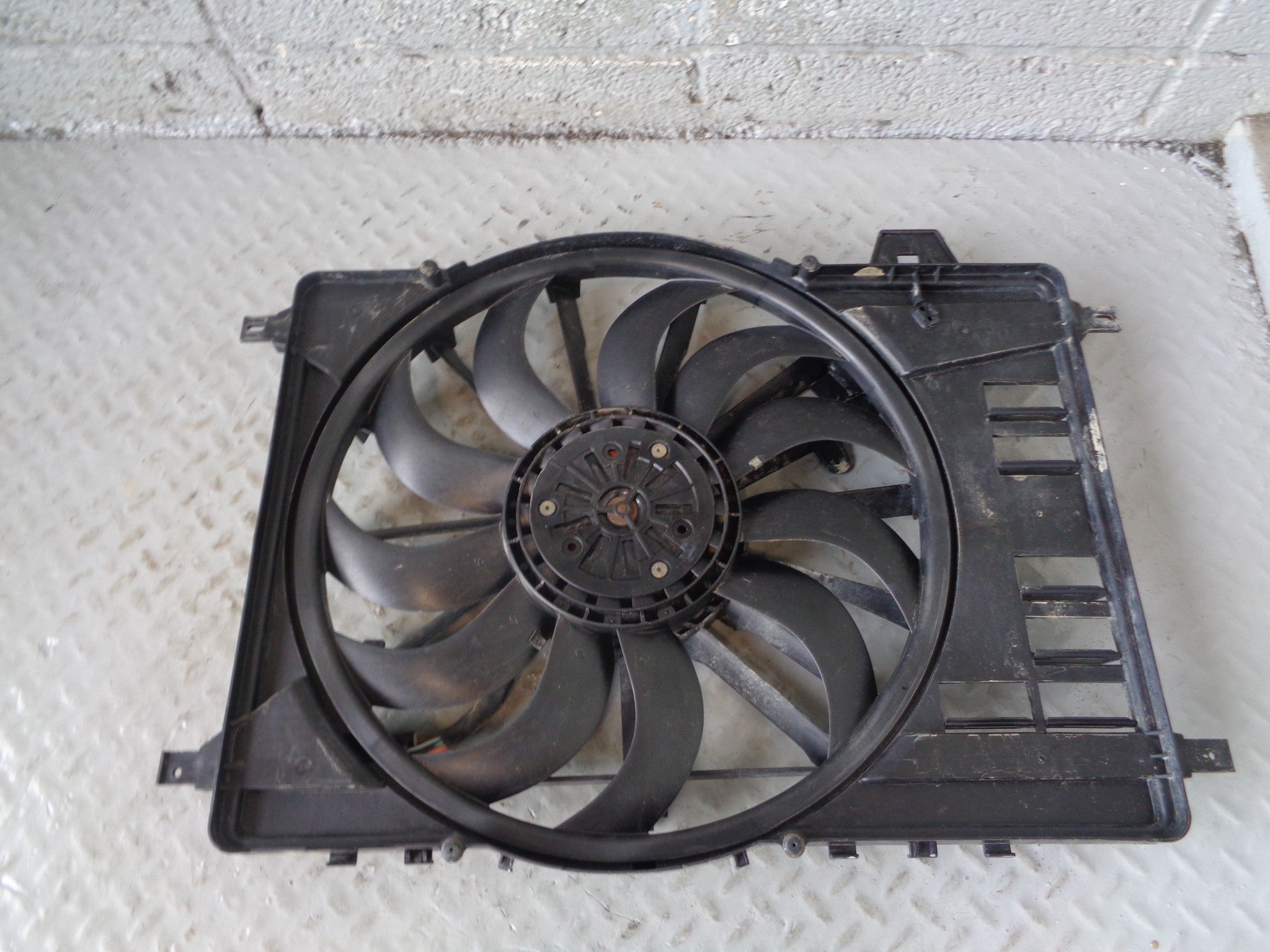 Range Rover Evoque Radiator Cooling Fan GJ32-8C607-BB 2.0 D L538 2016 ...