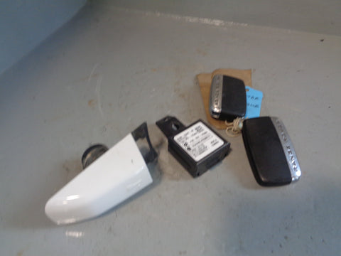 Range Rover Evoque Key Remotes and Blade with Door Lock 2016 to 2018 L22055
