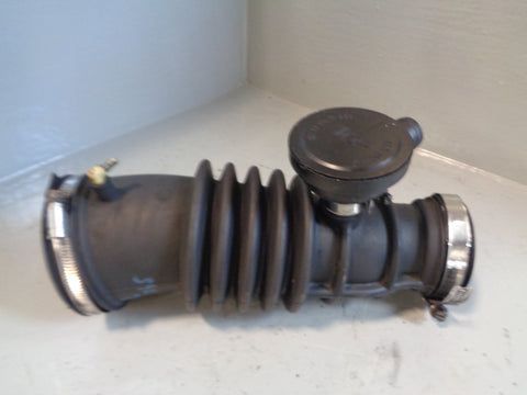 Discovery 2 Turbo To Air Box Pipe Hose TD5 Land Rover 1998 to 2004