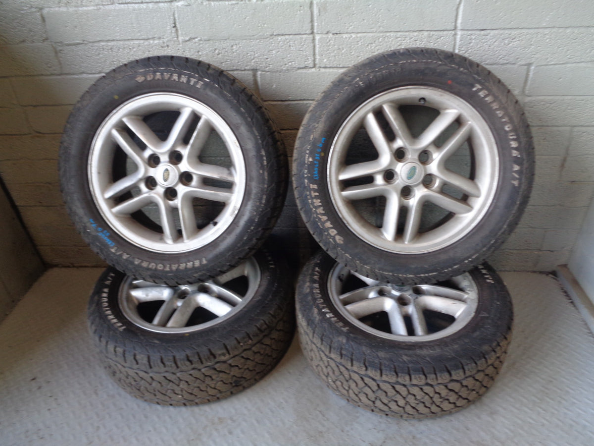 Discovery 2 Alloy Wheels with Tyres Set of 4x 255/55R18 Land Rover L26065