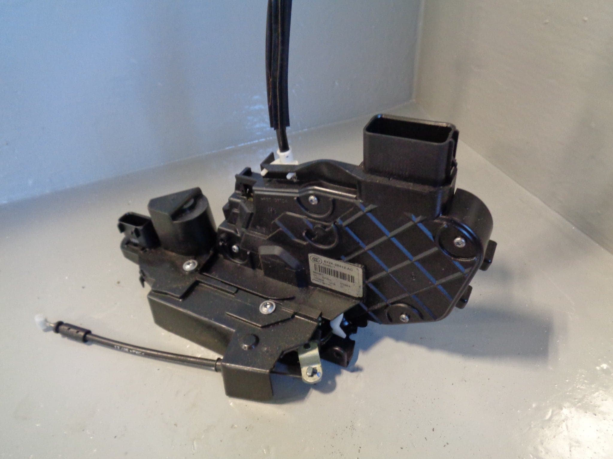 Rear Right Door Lock Actuator Discovery Evoque Jaguar XF Keyless Entry Type | UK Rear Right Door Lock Actuator Discovery Evoque Jaguar XF Keyless Entry Type | UK