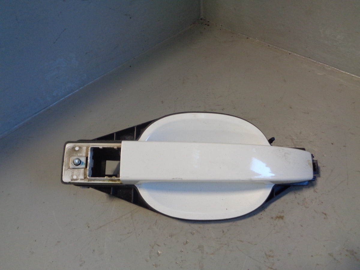 Range Rover L322 Door Handle in Fuji White Near Side Front LRC 867 2006 to 2013