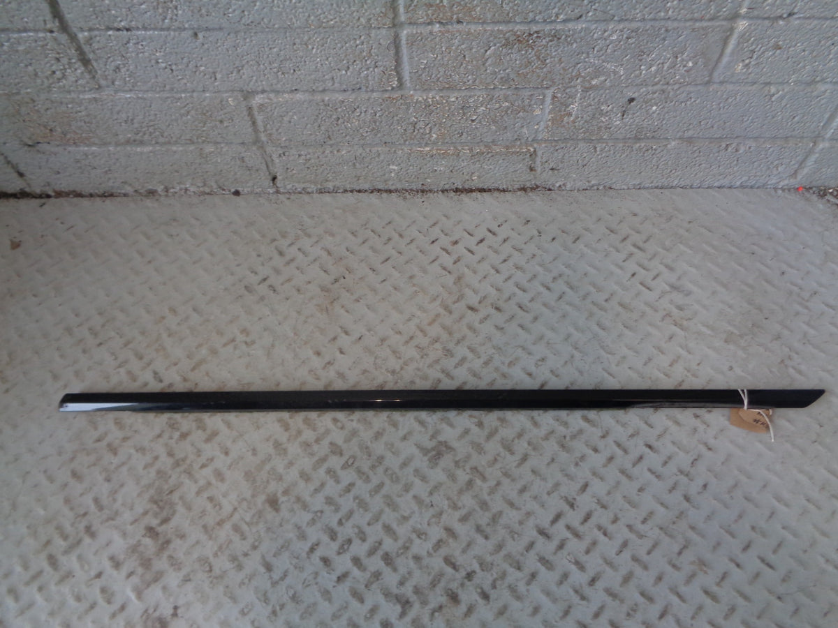 Range Rover L405 Window Weather Strip External Near Side Front Santorini Black