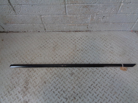 Range Rover L405 Window Weather Strip External Near Side Front Santorini Black