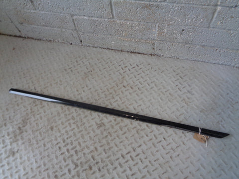 Range Rover L405 Window Weather Strip External Near Side Front Santorini Black