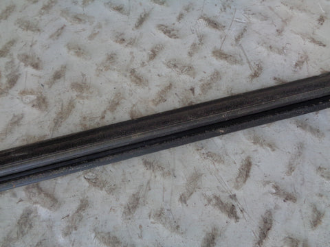 Range Rover L405 Window Weather Strip External Off Side Front Santorini Black