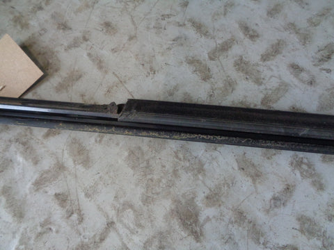 Range Rover L405 Window Weather Strip External Off Side Front Santorini Black