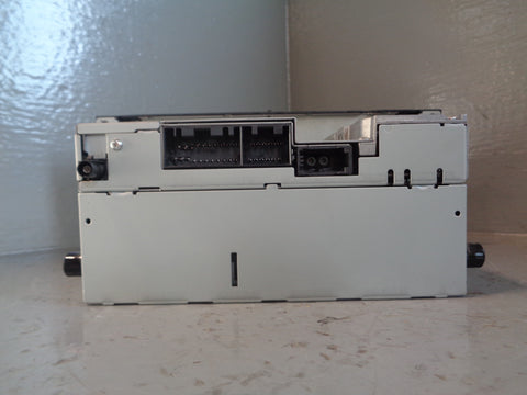 Discovery 3 Radio With CD Player Land Rover VUX500490 2004 to 2009 R24045
