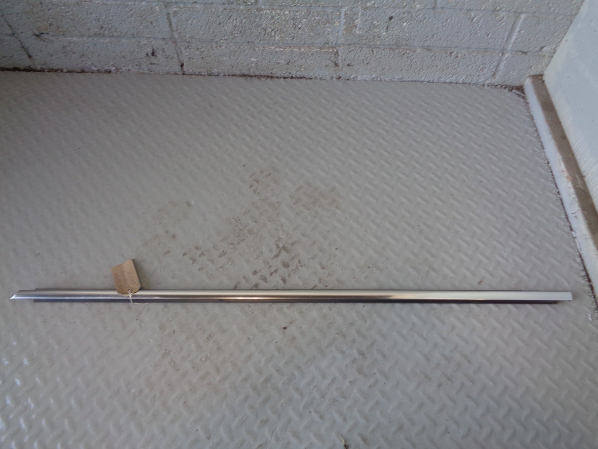 Porsche Cayenne 92A Window Weather Strip Near Side Front External Silver