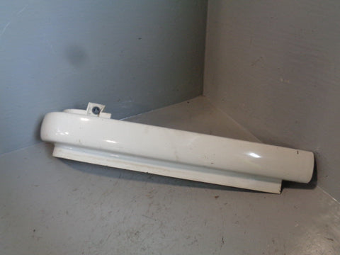 Discovery 2 Headlight Trim Off Side Chawton White Land Rover 1998 to 2002