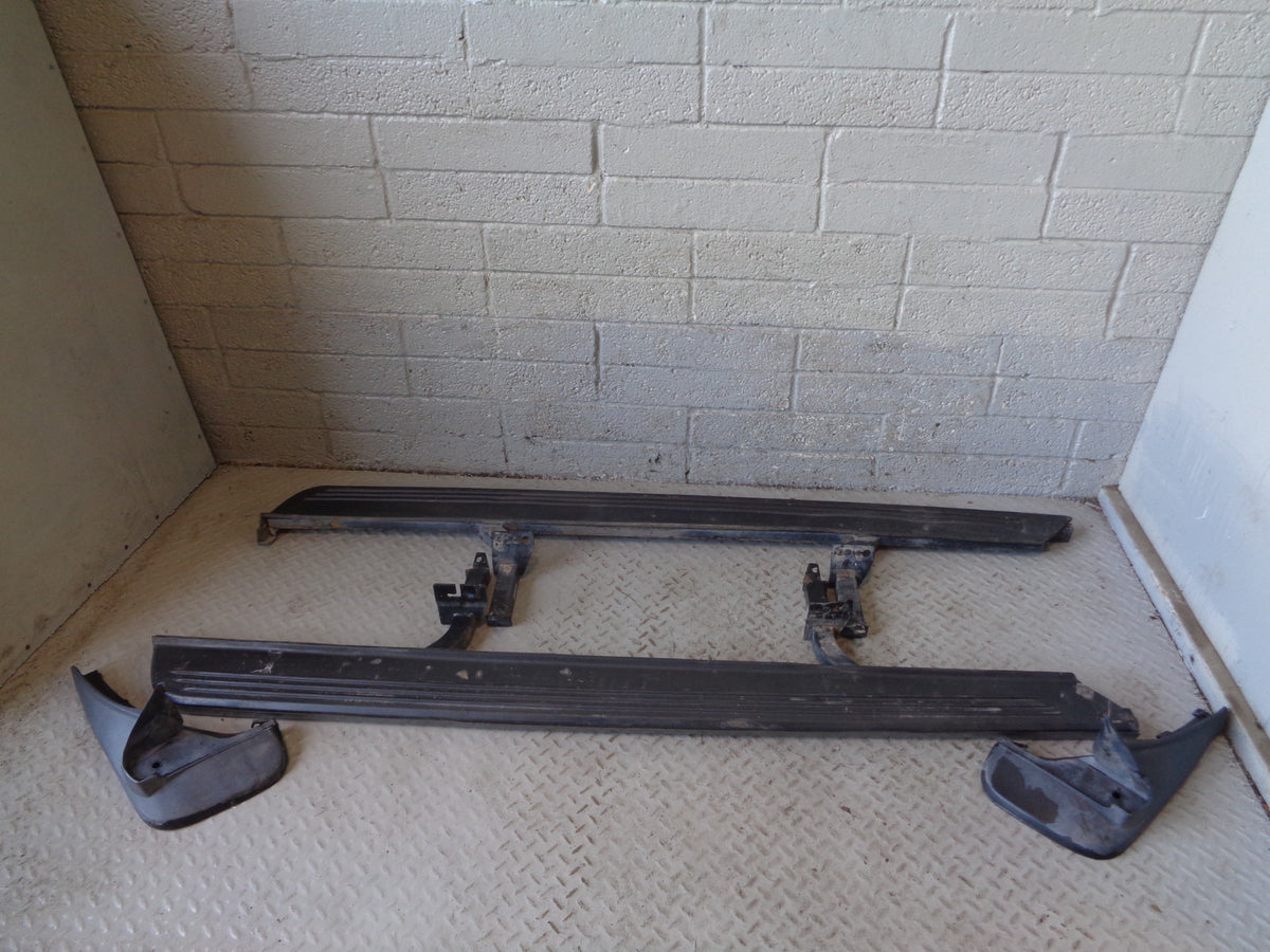 Range Rover L322 Side Steps Pair Of Black Land Rover 2002 to 2013 L24045