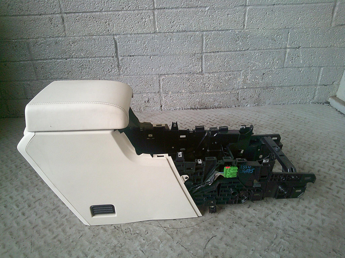 Discovery Sport Centre Console in Cirrus L550 Land Rover 2014 to 2019 L14075