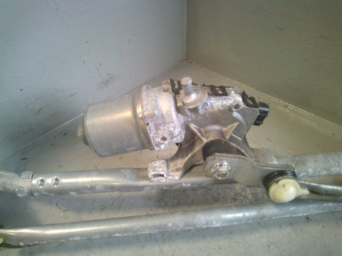 Discovery Sport Windscreen Wiper Motor and Linkage L550 Land Rover 2014 to 2019