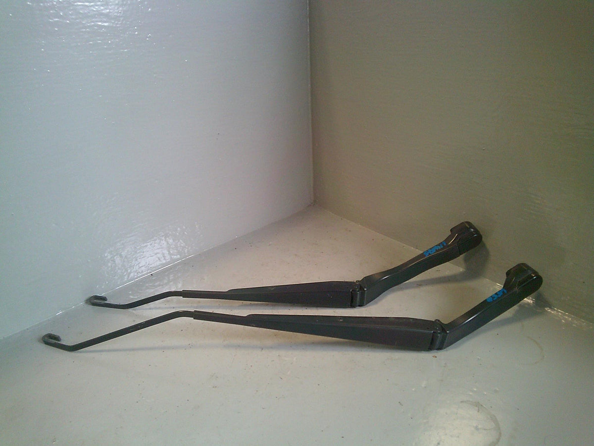Discovery Sport Windscreen Wiper Arms Pair L550 Land Rover 2014 to 2019