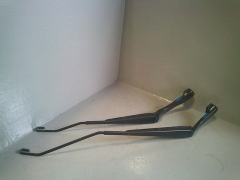 Discovery Sport Windscreen Wiper Arms Pair L550 Land Rover 2014 to 2019