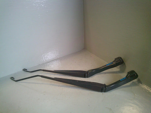 Discovery Sport Windscreen Wiper Arms Pair L550 Land Rover 2014 to 2019