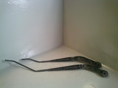 Discovery Sport Windscreen Wiper Arms Pair L550 Land Rover 2014 to 2019