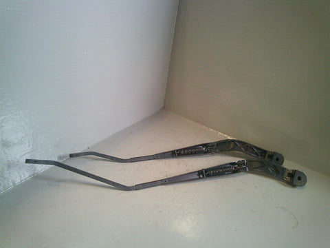 Discovery Sport Windscreen Wiper Arms Pair L550 Land Rover 2014 to 2019