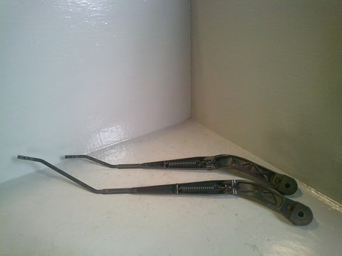 Discovery Sport Windscreen Wiper Arms Pair L550 Land Rover 2014 to 2019