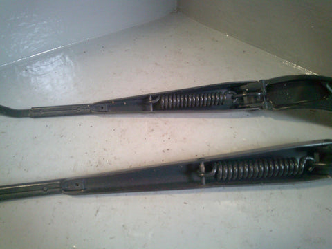 Discovery Sport Windscreen Wiper Arms Pair L550 Land Rover 2014 to 2019