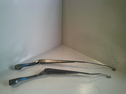 Discovery Sport Windscreen Wiper Arms Pair L550 Land Rover 2014 to 2019