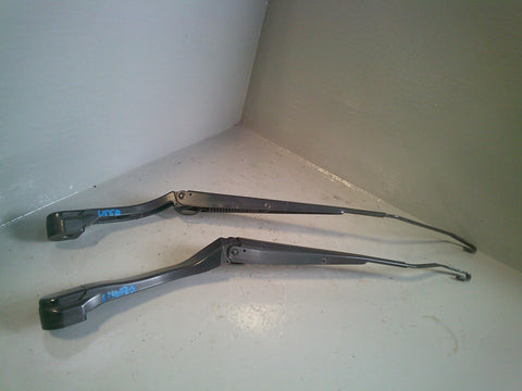 Discovery Sport Windscreen Wiper Arms Pair L550 Land Rover 2014 to 2019