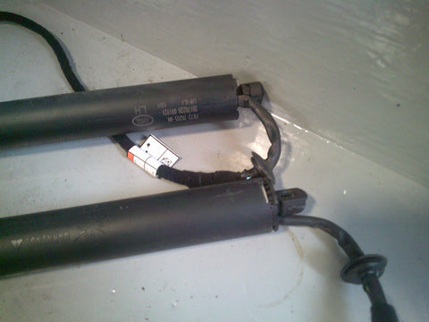 Discovery Sport Electric Tailgate Lift Struts Pair of Land Rover 2014 to 2019