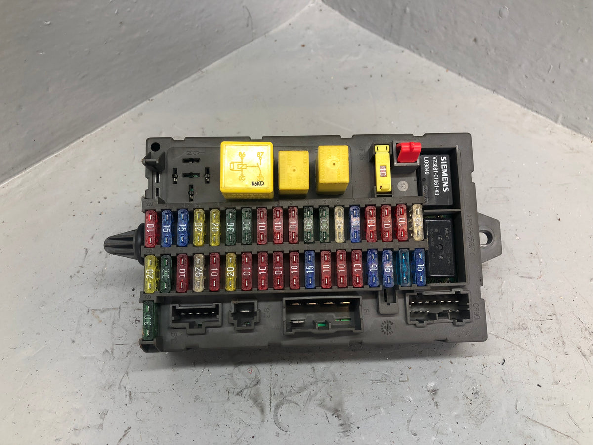 Discovery 2 Fuse Box Under Dash YQE103320 Land Rover 1998 to 2004