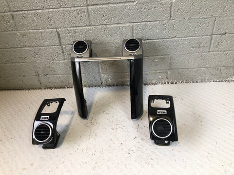 Discovery 3 Piano Black Dashboard Vents and Radio Surround Set Land Rover L07106