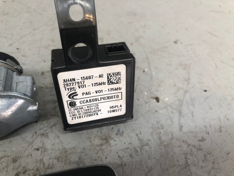 Discovery 4 Key Remote and Blade with Door Lock Land Rover 2009 to 2014 D13086