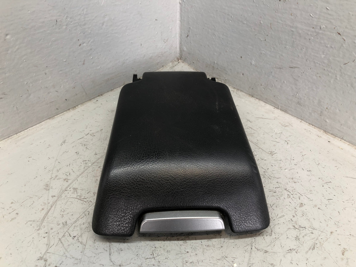 Discovery 3 Centre Console Lid Armrest Grain Leather Land Rover L03096