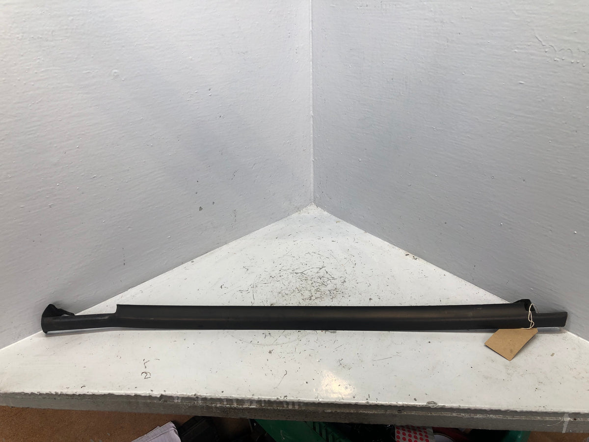 Discovery 2 Weather Strip Seal Near Side Front Window Trim Land Rover