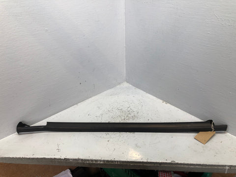 Discovery 2 Weather Strip Seal Near Side Front Window Trim Land Rover