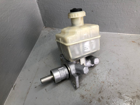Discovery 3 Brake Master Cylinder with Reservoir Manual Land Rover 2004 to 2009