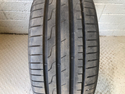 Churchill Part Worn Tyre 275/40ZR20 6mm Tread 275 40 20 D17066C