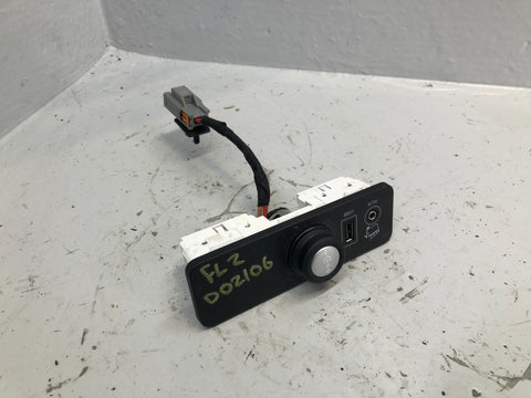 Freelander 2 Aux USB 12v Port L538 2011 to 2014 Land Rover
