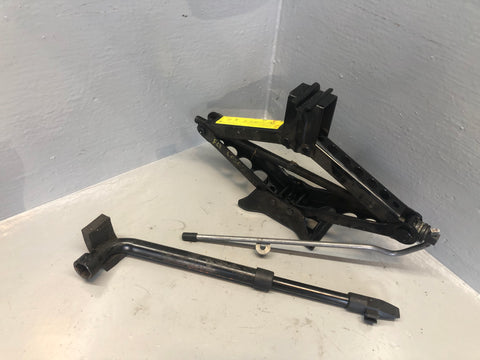 Freelander 2 Scissor Jack with Handle and Wheel Brace Land Rover 2006 to 2014