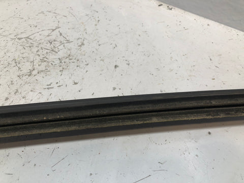 Discovery 2 Weather Strip Seal Near Side Front Window Trim Land Rover