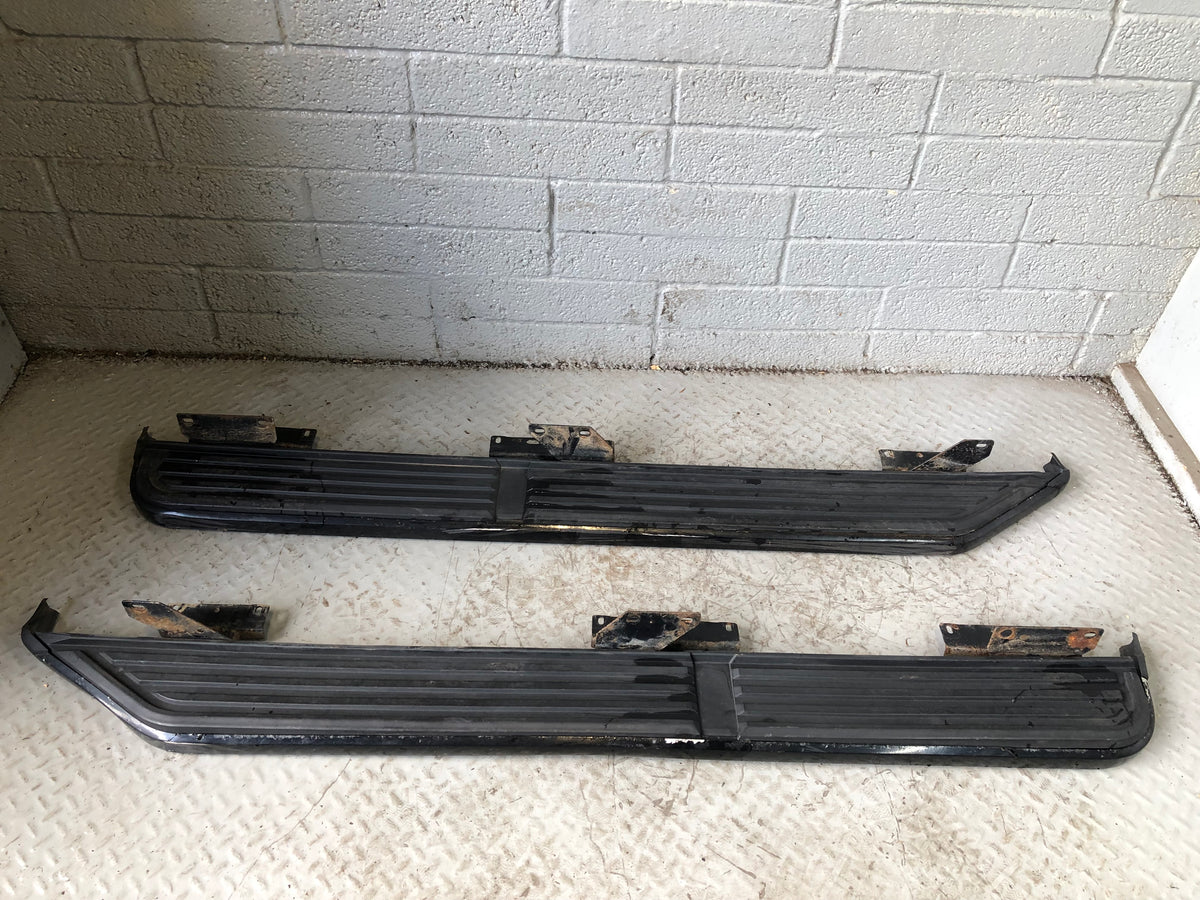 Discovery 3 4 Side Steps Pair Of Black Land Rover 2004 to 2014 K26086