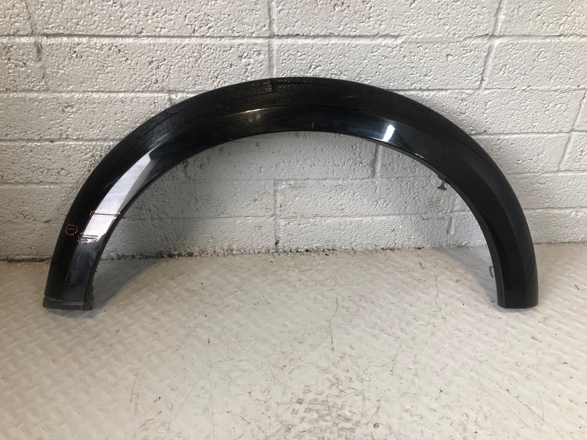 Discovery 4 Wheel Arch Trim Front Off Side Santorini Black Land Rover D27056