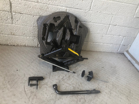 Freelander 2 Scissor Jack with Handle in Housing Brace Land Rover J07076