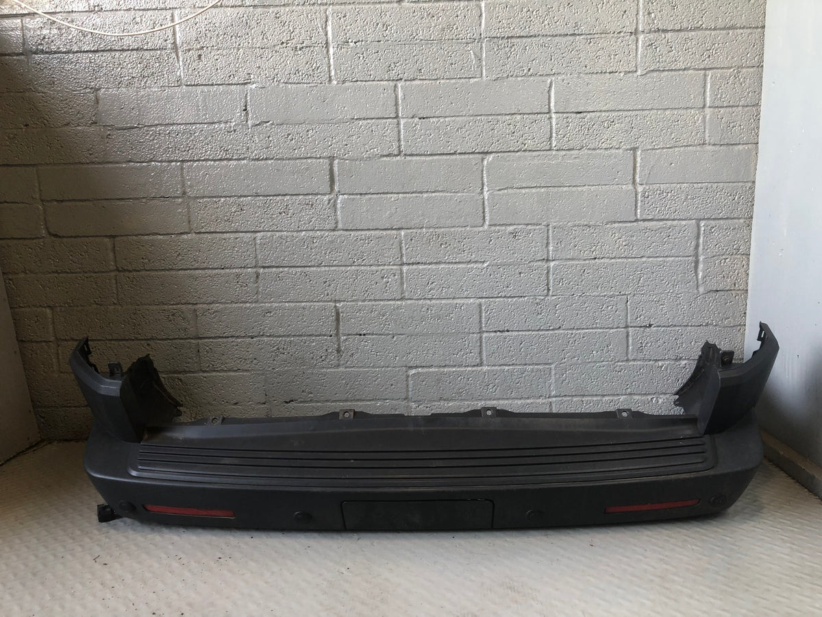 Discovery 3 Rear Bumper with Reflectors Parking Sensors Land Rover K02066