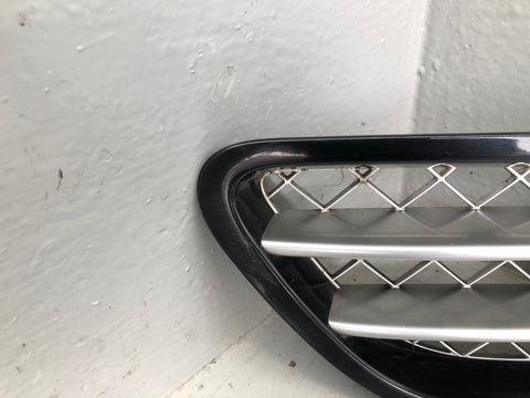 Range Rover Sport Wing Vents Pair L320 in Black and Silver 2005 to 2009