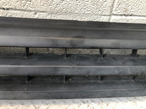 Discovery 2 Front Grille Facelift DHB000210PMA Black Land Rover 2002 to 2004
